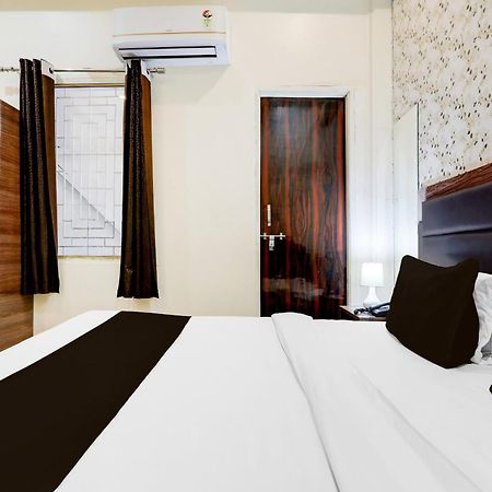 Super Hotel O Sankat Mochan Gandhi Nagar Kakarmatha Extérieur photo