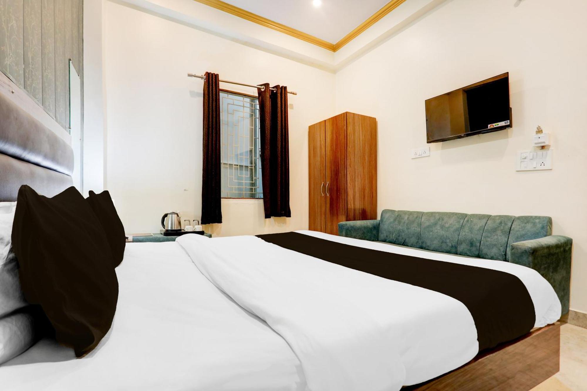 Super Hotel O Sankat Mochan Gandhi Nagar Kakarmatha Extérieur photo
