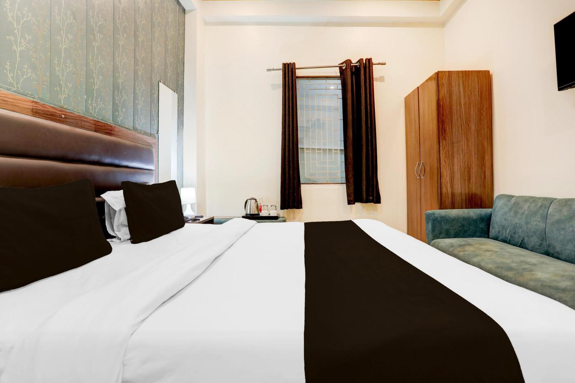 Super Hotel O Sankat Mochan Gandhi Nagar Kakarmatha Extérieur photo